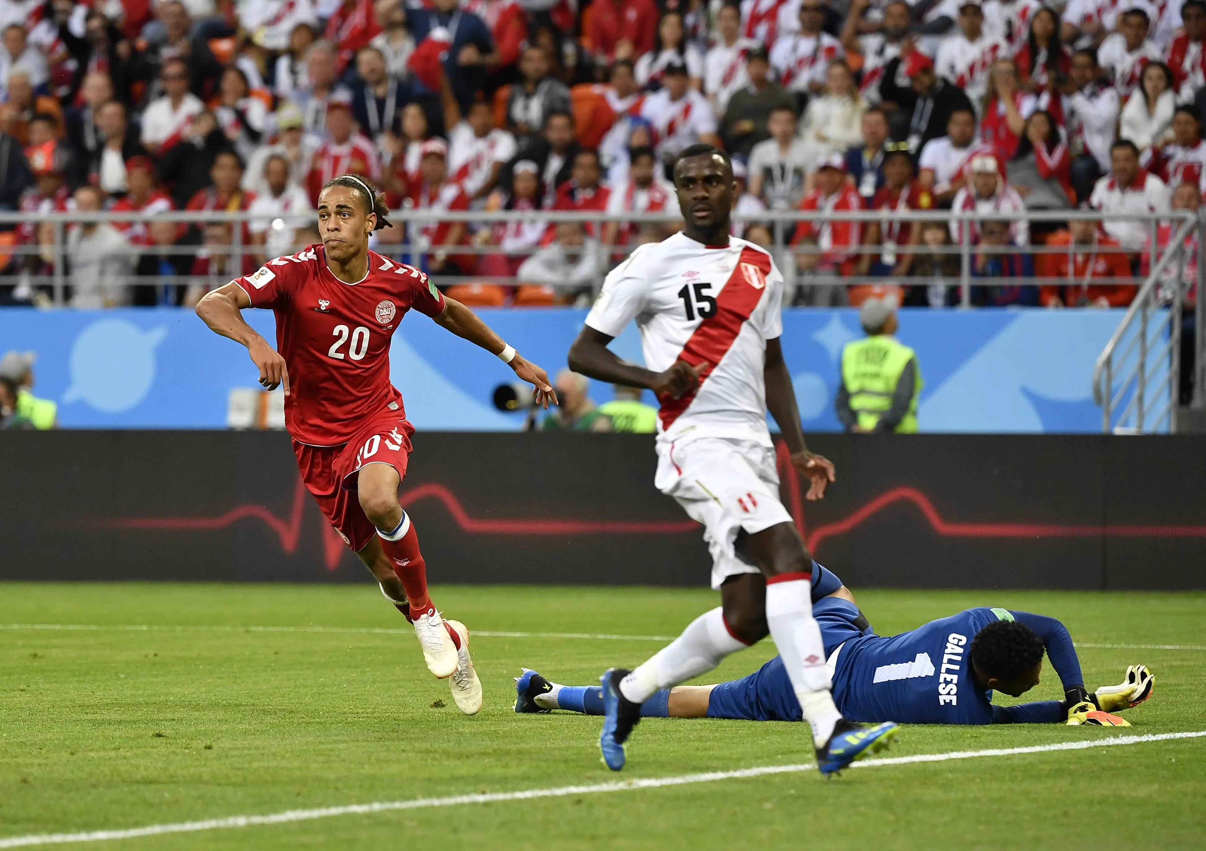 包含欧洲足球赛事峰回路转，强队表现抢眼的词条