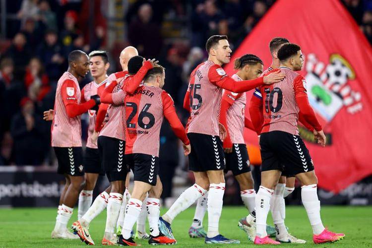 关于英超球队实力较量激烈，各队频现悬念的信息