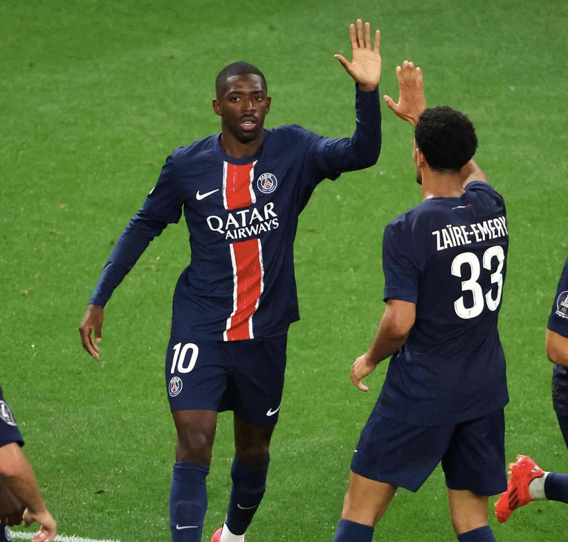 巴黎圣日耳曼战胜里昂在法甲排名继续领先