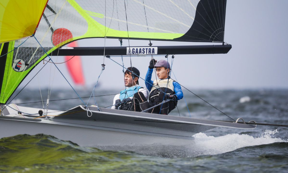 瑞士队在帆船比赛中表现突出 瑞士队在帆船比赛中表现突出