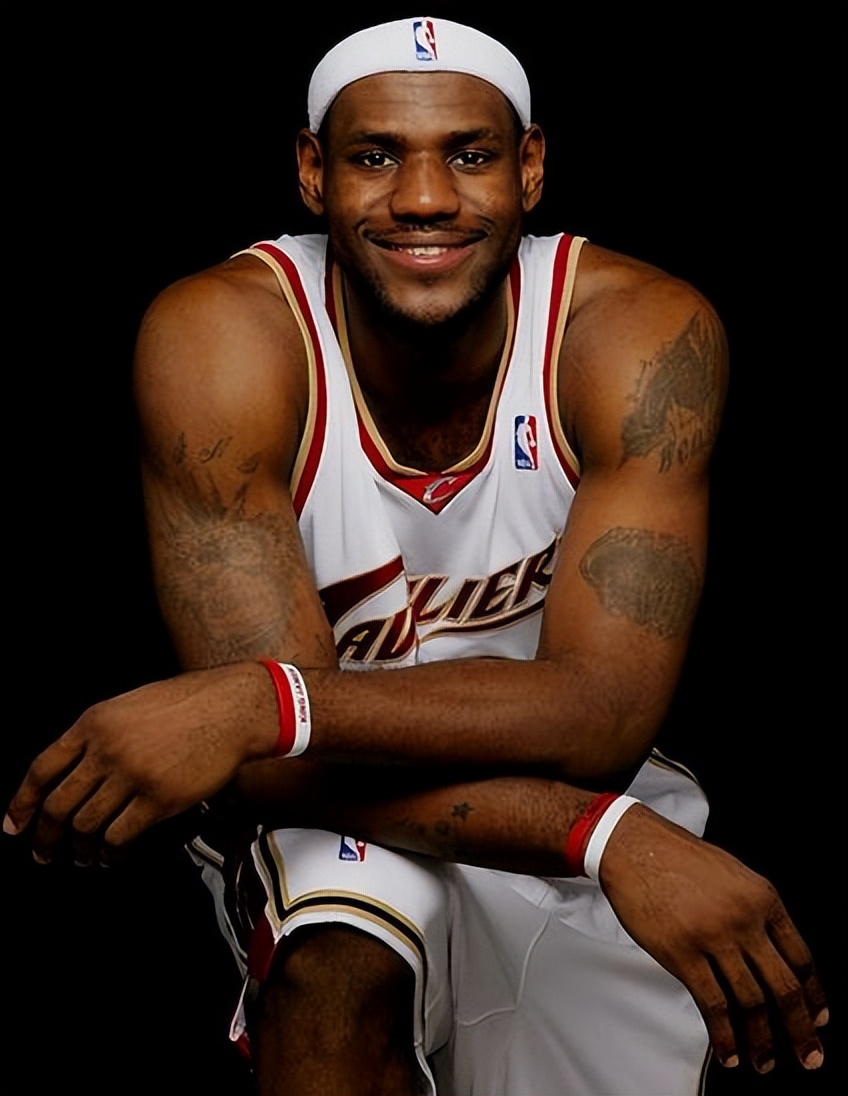 西班牙新秀崭露头角,登顶领奖台 西班牙新秀崭露头角,登顶领奖台