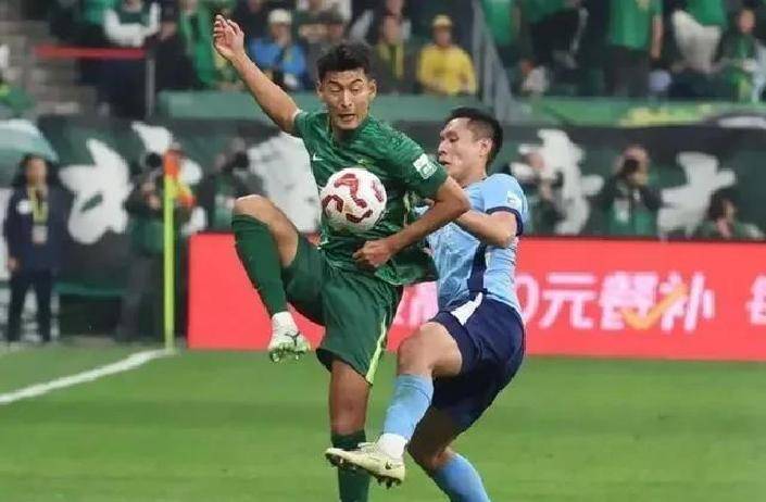 紧张关键的足球对决中球员发挥出色的简单介绍 紧张关键的足球对决中球员发挥出色的简单介绍