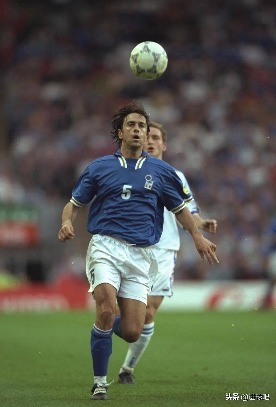 意大利队斩获欧洲杯冠军，掀起全国狂欢