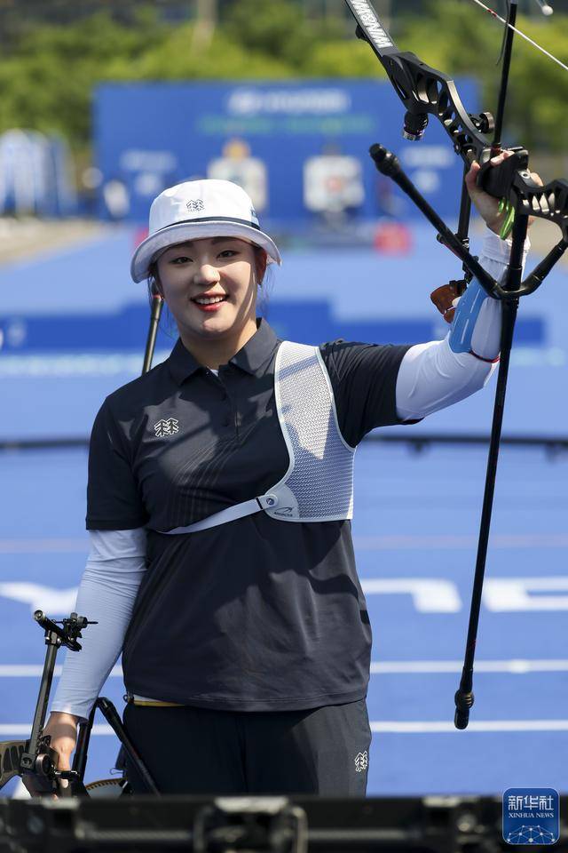 比利时射箭选手喜获女子射箭金牌