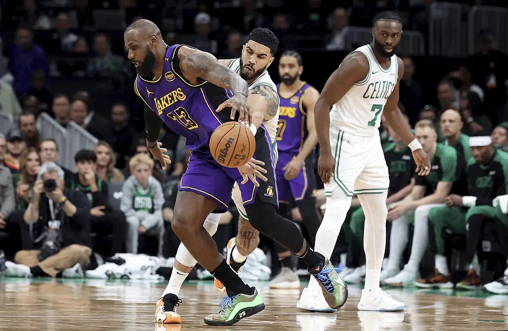 关于全明星助力！西蒙斯发挥出色助人战胜对手的信息