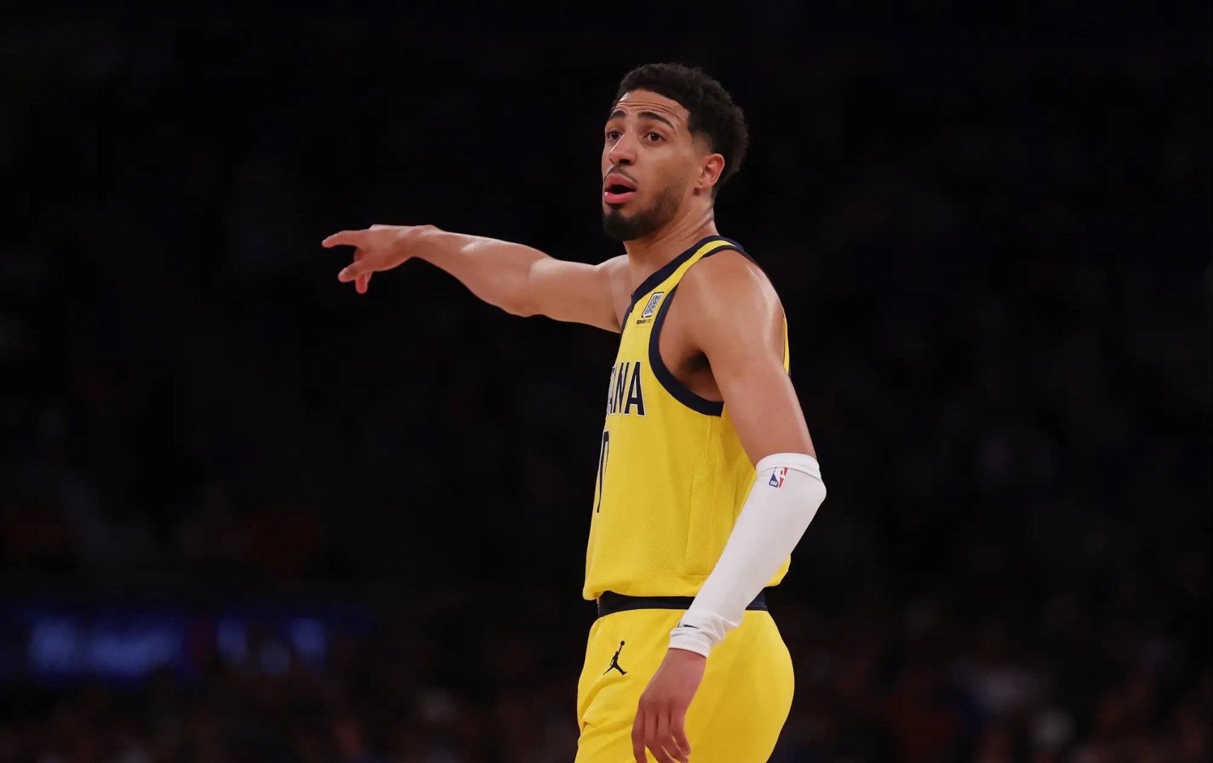 关于步行者新内线表现神勇，球队扭转颓势的信息