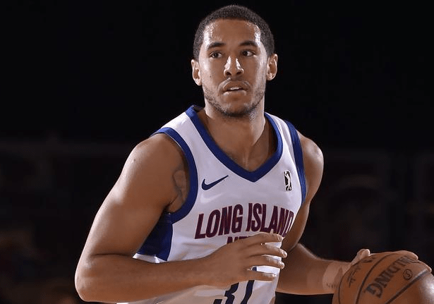 关于草根球员完成NBA首秀,迈出职业篮球第一步的信息 关于草根球员完成NBA首秀,迈出职业篮球第一步的信息