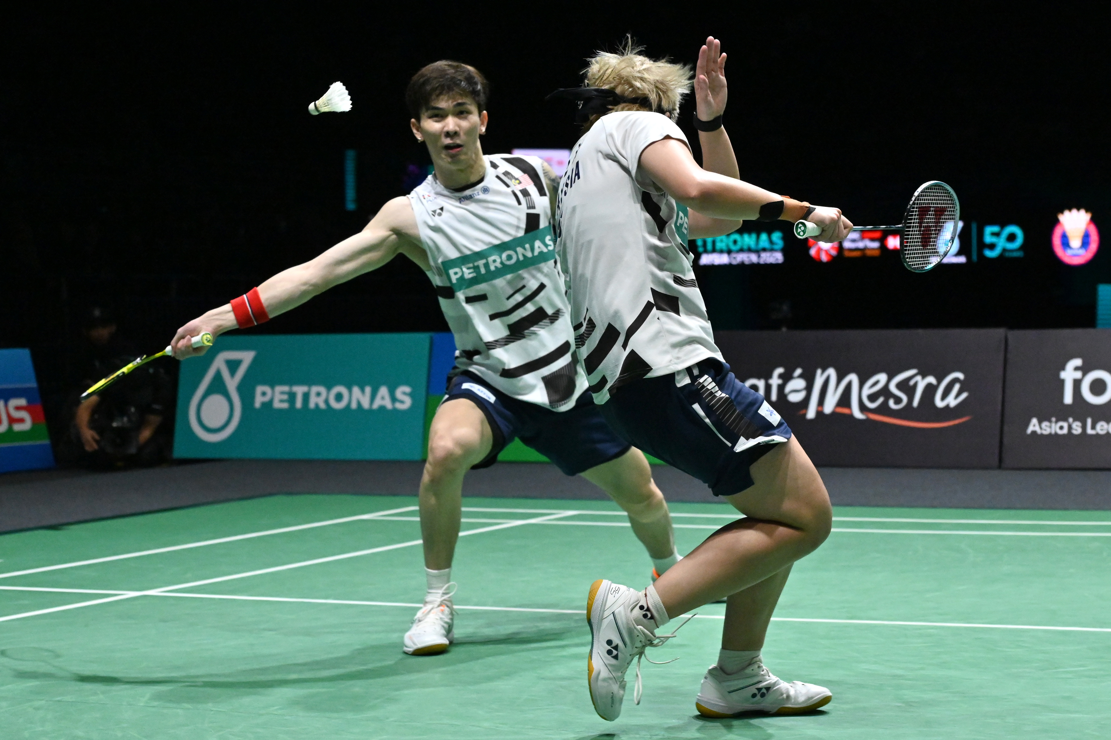 关于英格兰羽毛球队轻取马来西亚羽毛球队，陶菲克绝境逆转的信息