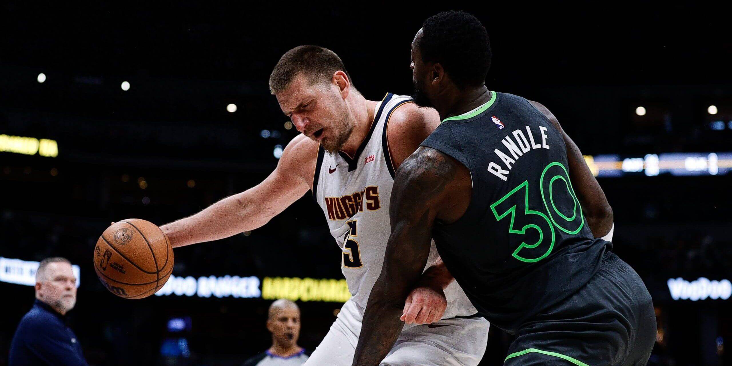 包含青岛队鏖战猛龙，约基奇统治全场的词条