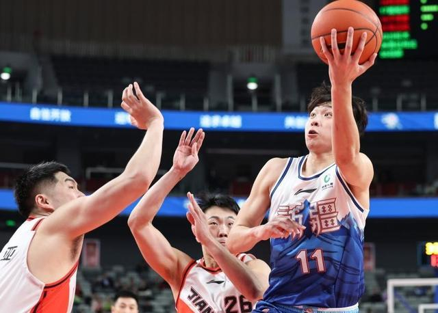 包头男篮新锋线崛起，携手取得成功