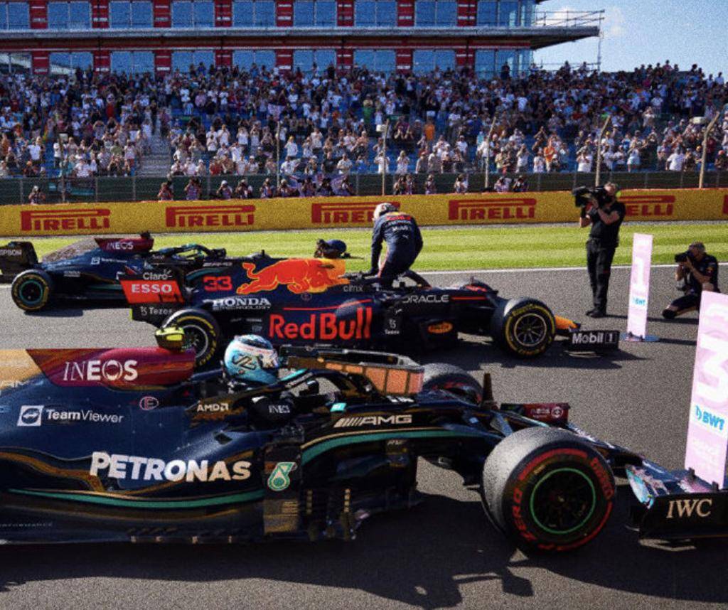 迈凯伦鏖战法拉利,汉密尔顿点燃赛场的简单介绍 迈凯伦鏖战法拉利,汉密尔顿点燃赛场的简单介绍