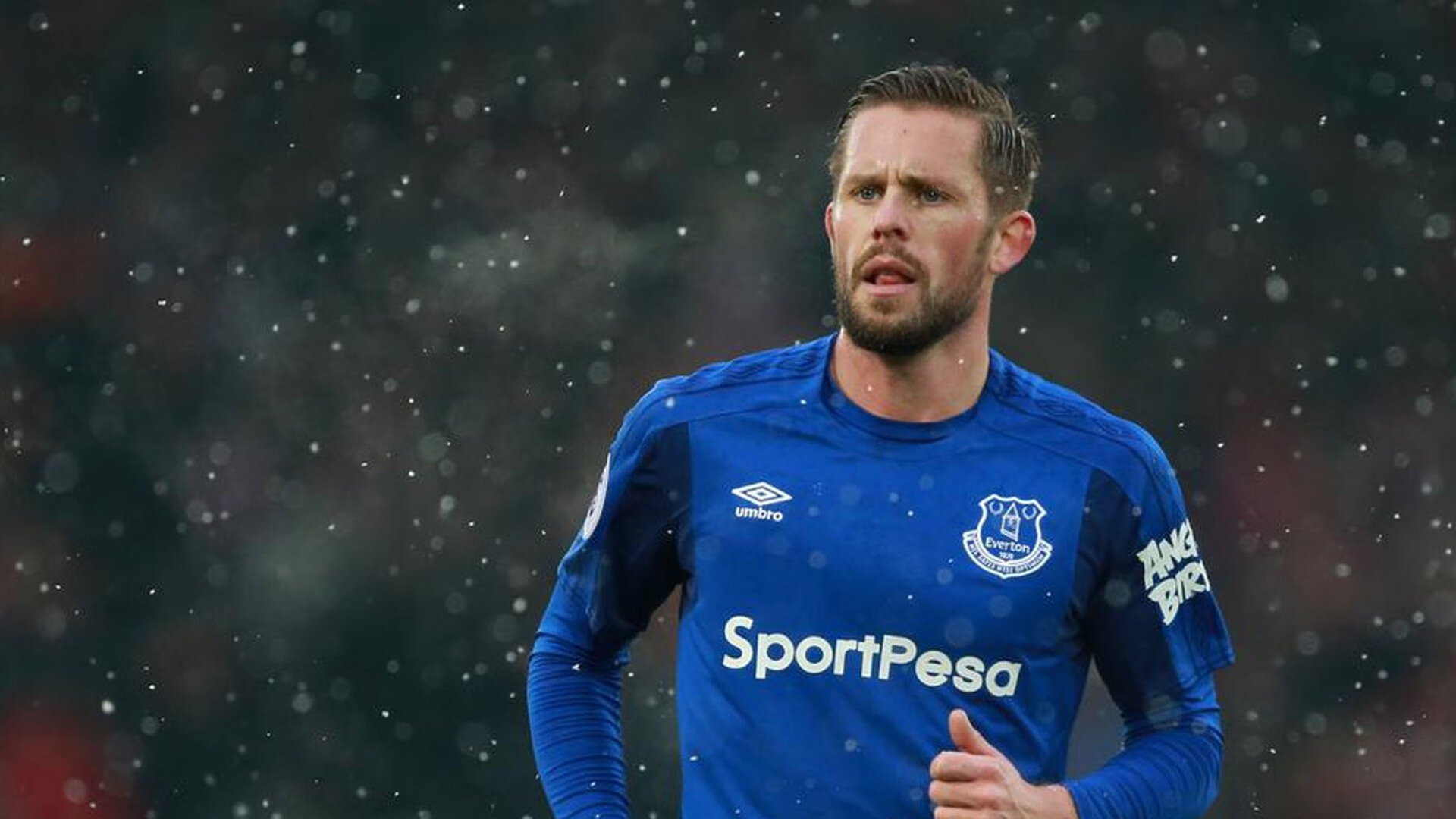 库尔图瓦的指挥艺术，比利时门神带动全队节奏，委内瑞拉式强压如何重塑现代足球防守体系