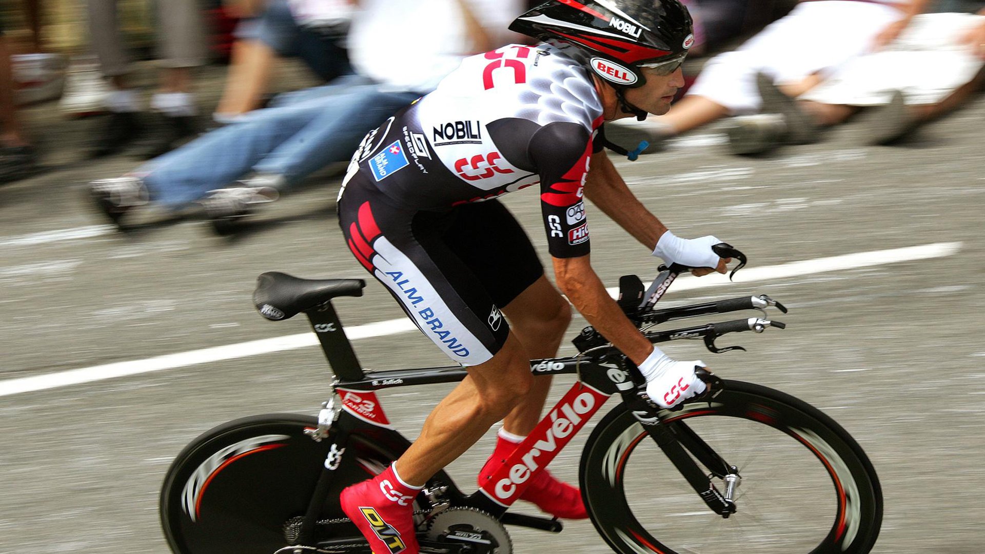 劳塔罗爆发与西班牙稳健,两种足球哲学的胜利启示